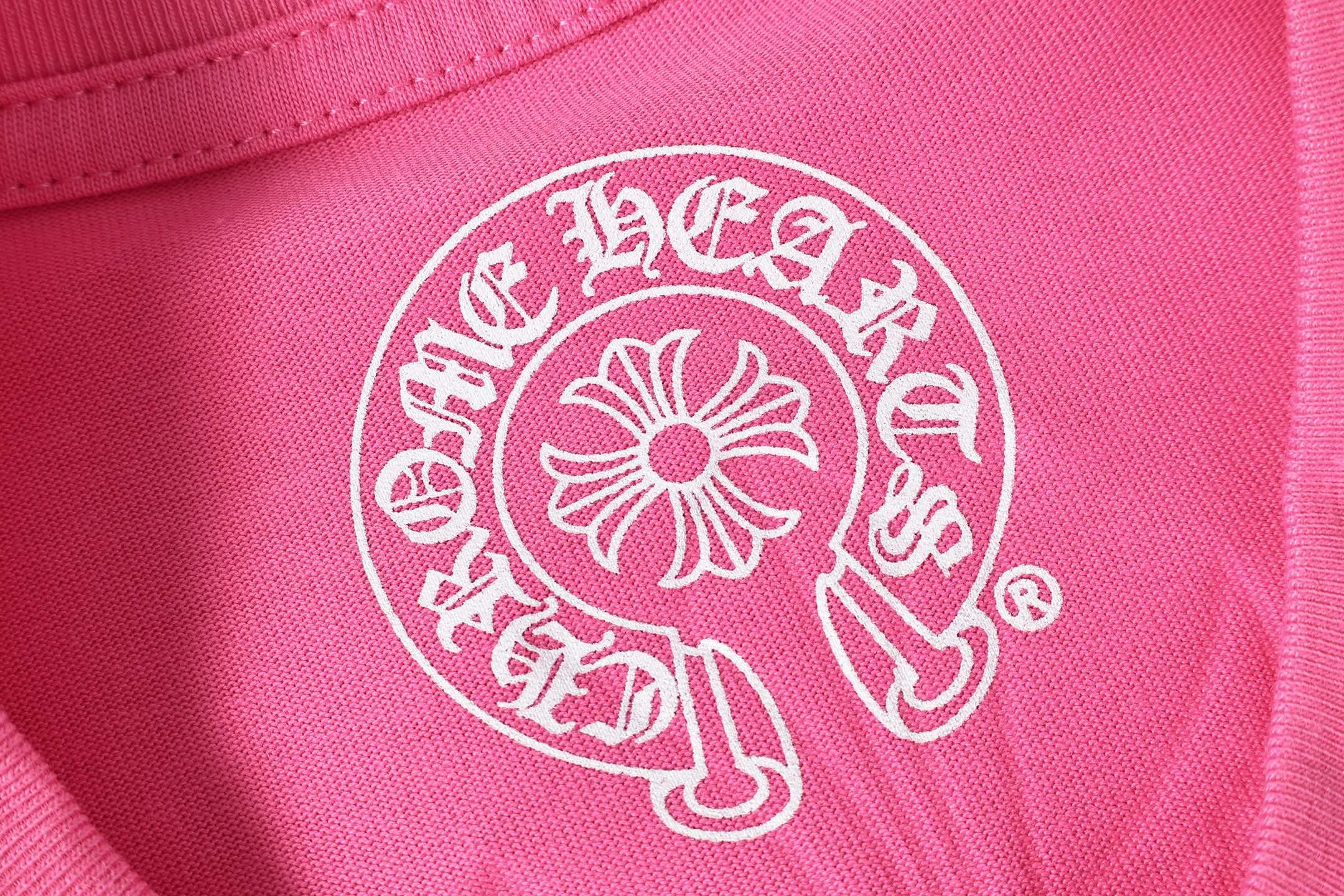 P150 Cross-border model, please do not place an order if you are pursuing quality -Chrome Hearts/Chrome Heart Cross Sanskrit foam printed short-sleeved T-shirt -High weight, high density and high quality. The wool is soft, delicate and skin-friendly. It feels soft and silky. It has excellent warmth and skin-friendly properties.